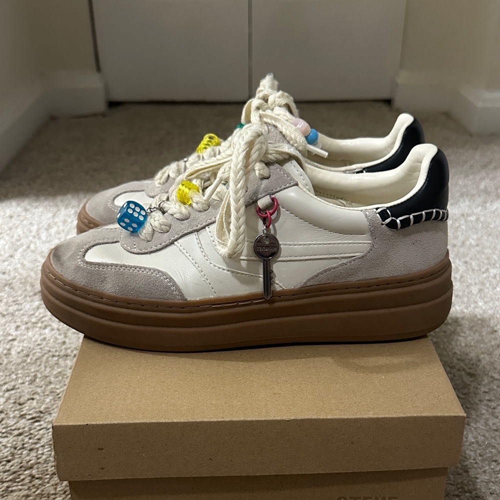Steve Madden Dodge Charm Sneakers NO BOX - Picture 4 of 5